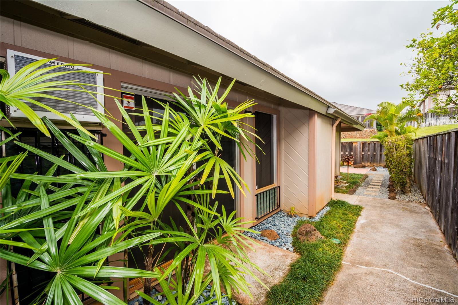 94-870 Lelepua Street #7C, Waipahu, HI 96797