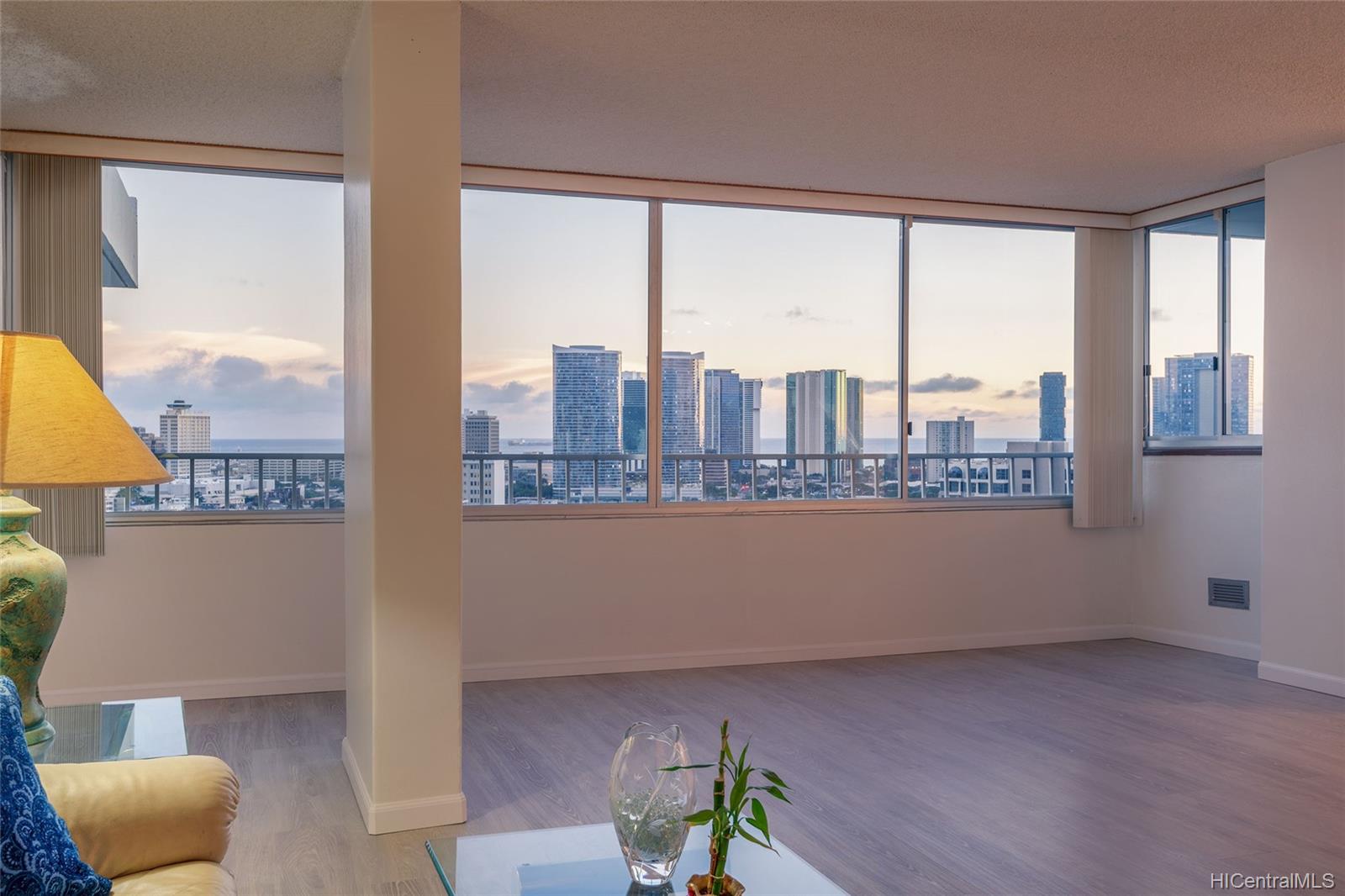 1400 Pensacola Street #1805, Honolulu, HI 96822