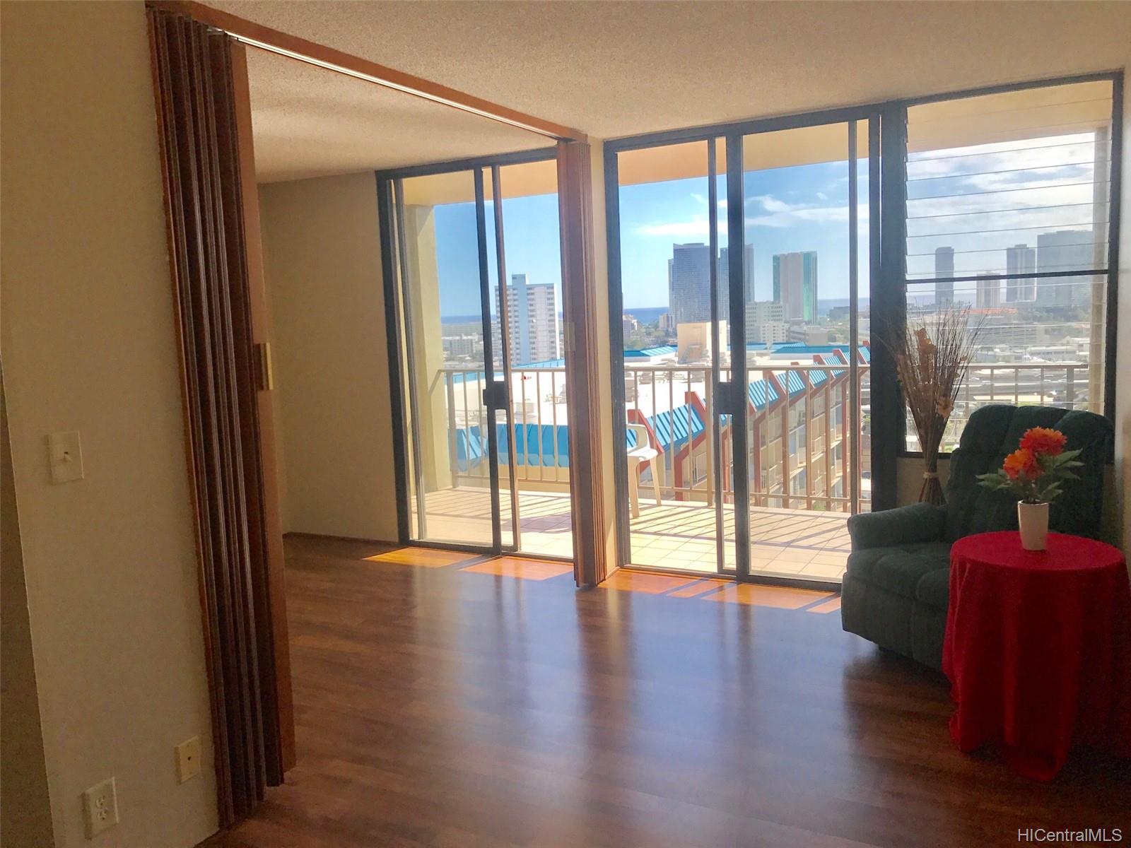 1561 Pensacola Street #1403, Honolulu, HI 96822