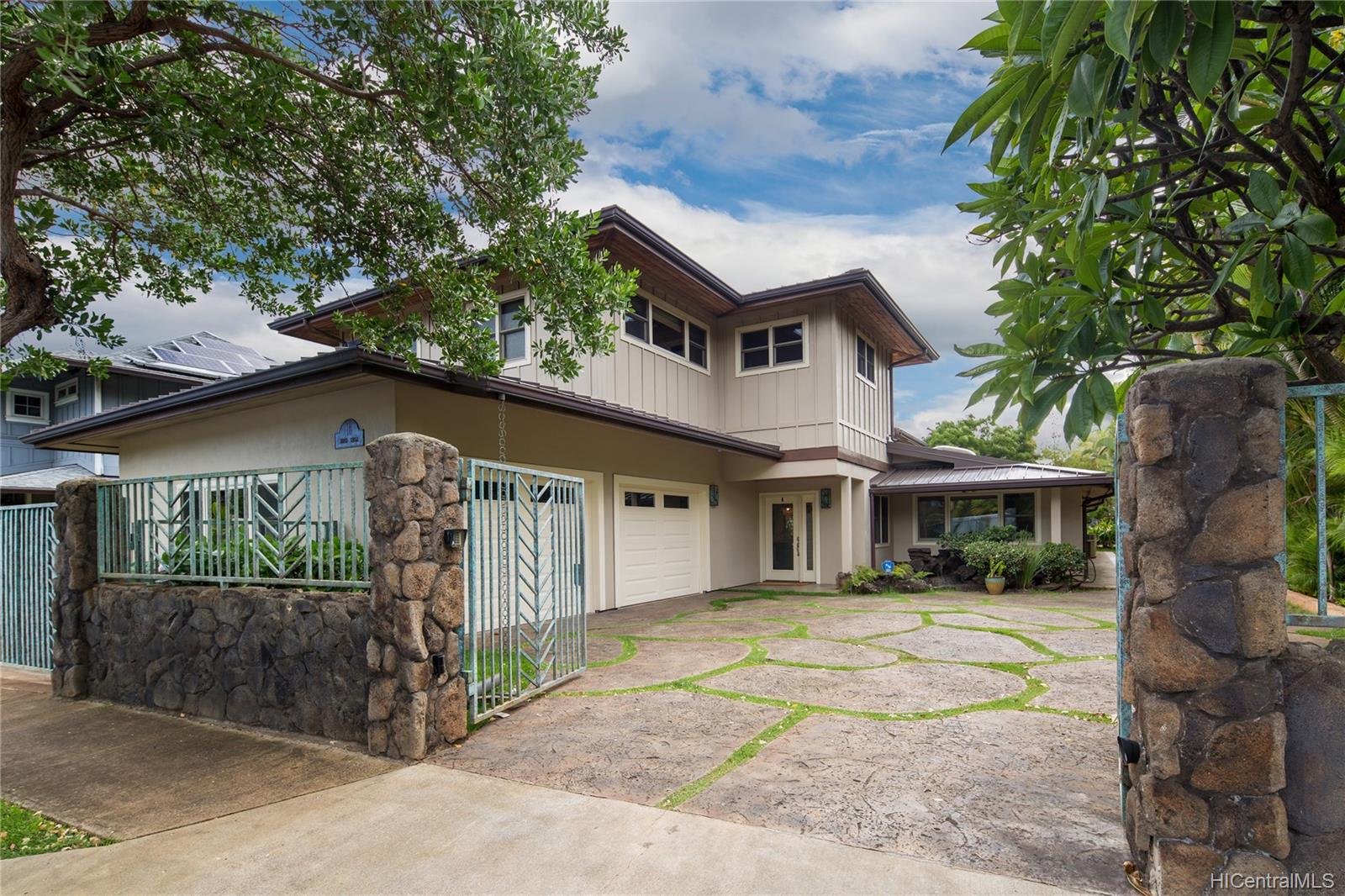 16 Niuiki Circle Honolulu, HI 96821