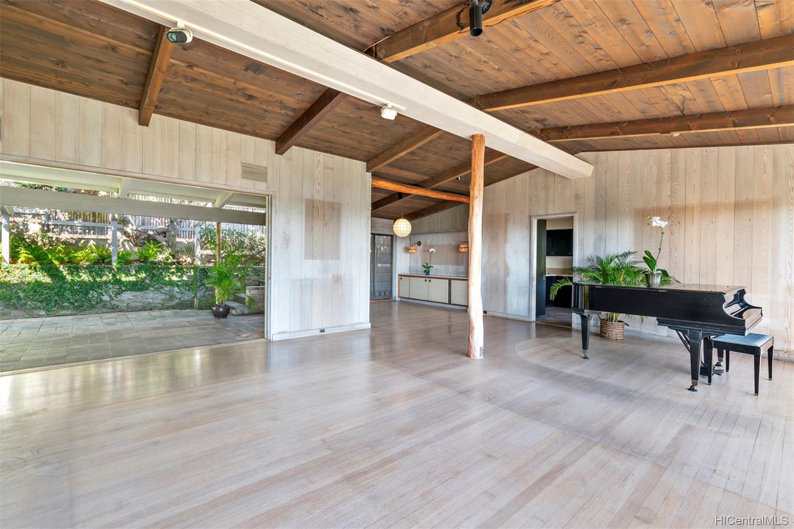 2155 Puualii Place Honolulu, HI 96822