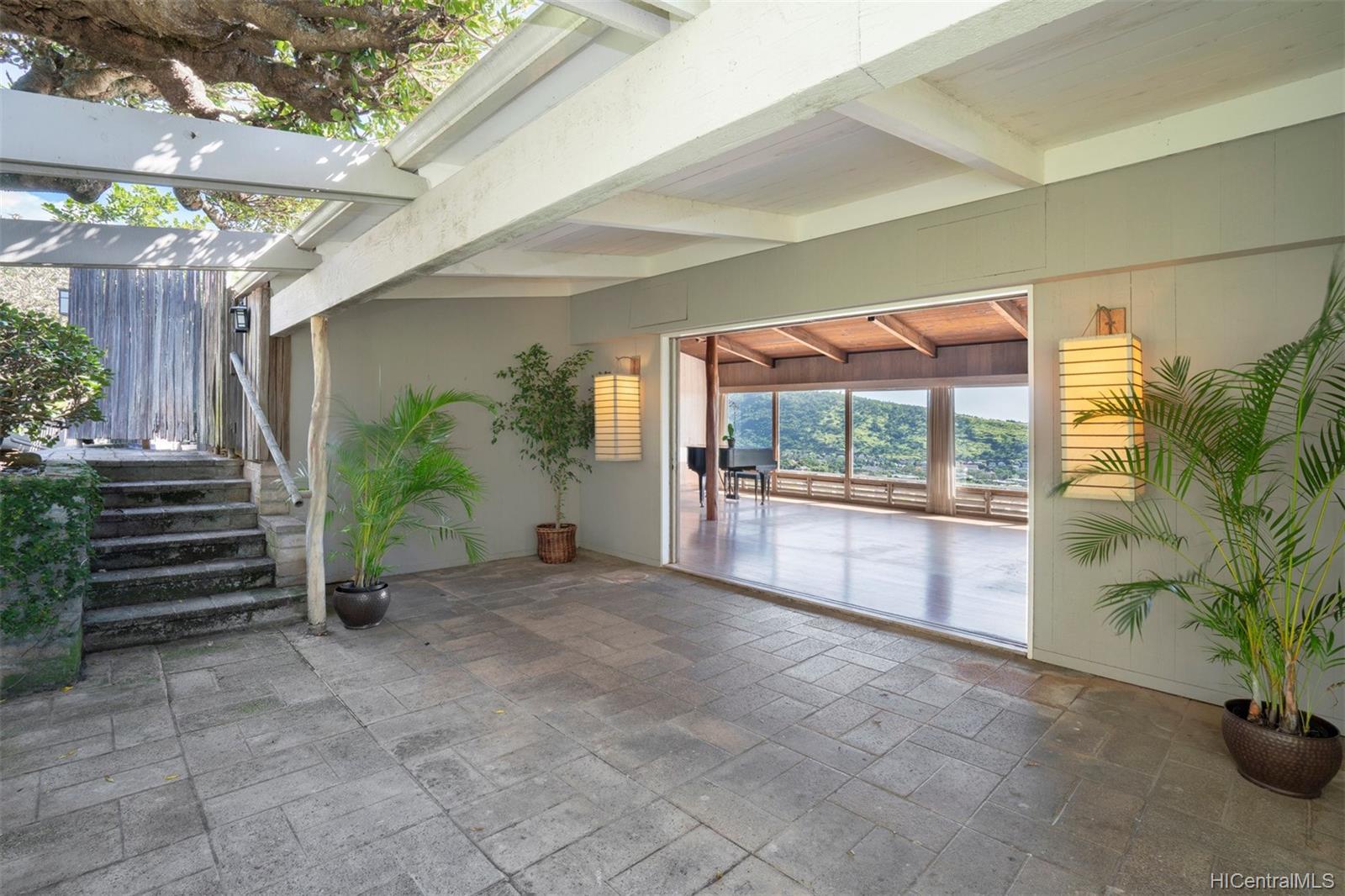 2155 Puualii Place Honolulu, HI 96822