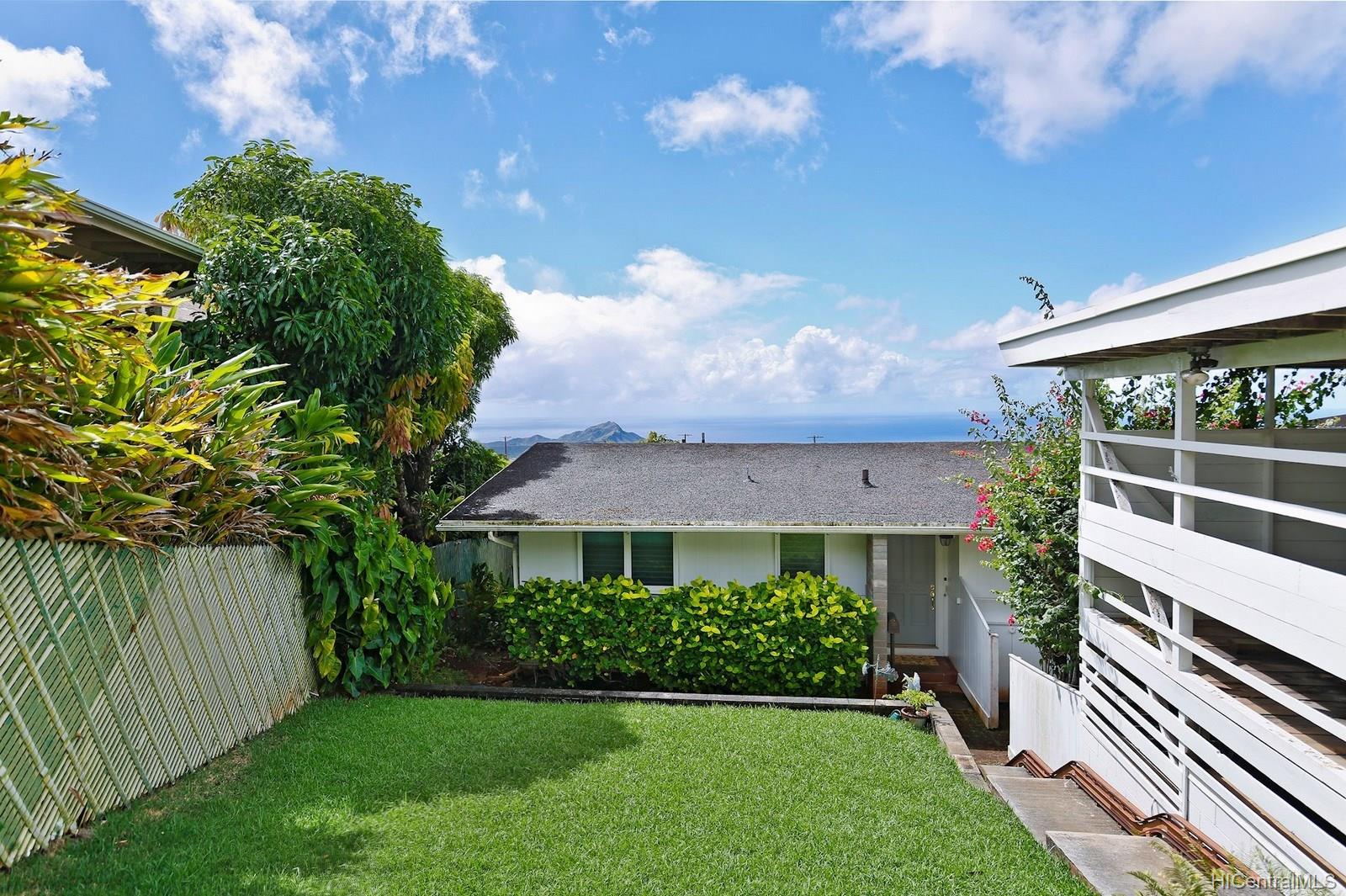 1635 Ruth Place Honolulu, HI 96816