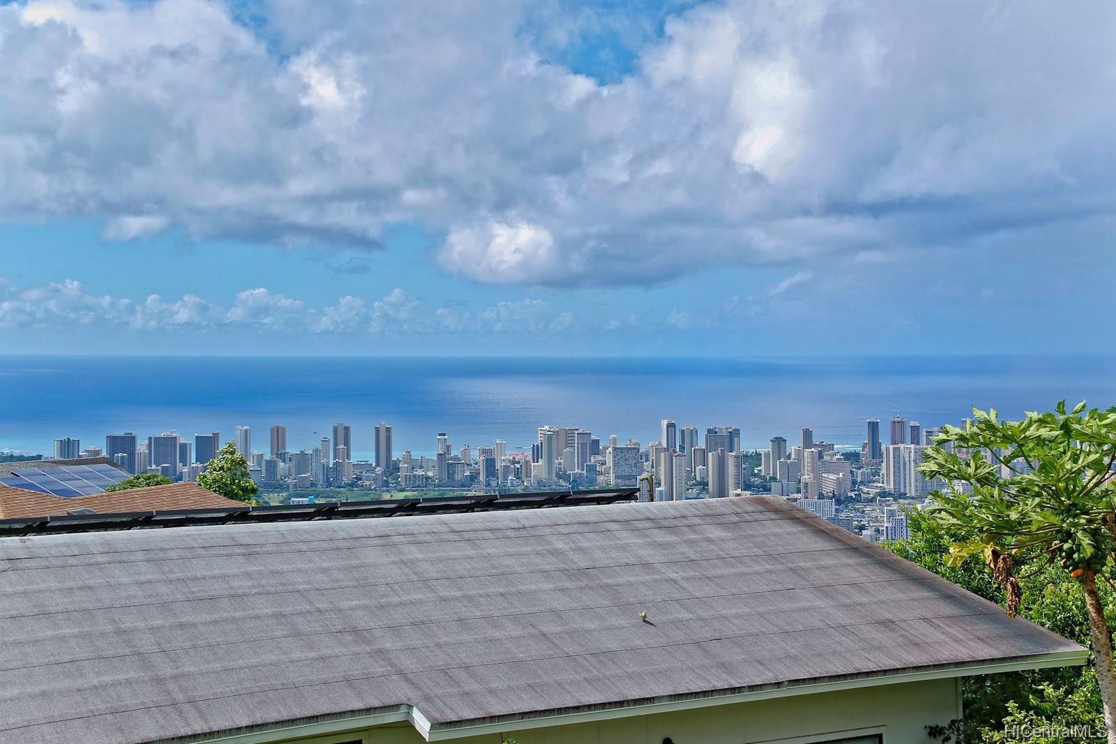 1635 Ruth Place Honolulu, HI 96816