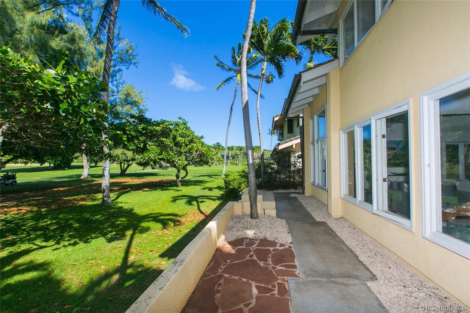 7928 Makaaoa Place Honolulu, HI 96825