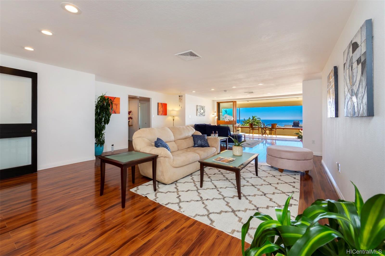 1454 Ehupua Street Honolulu, HI 96821