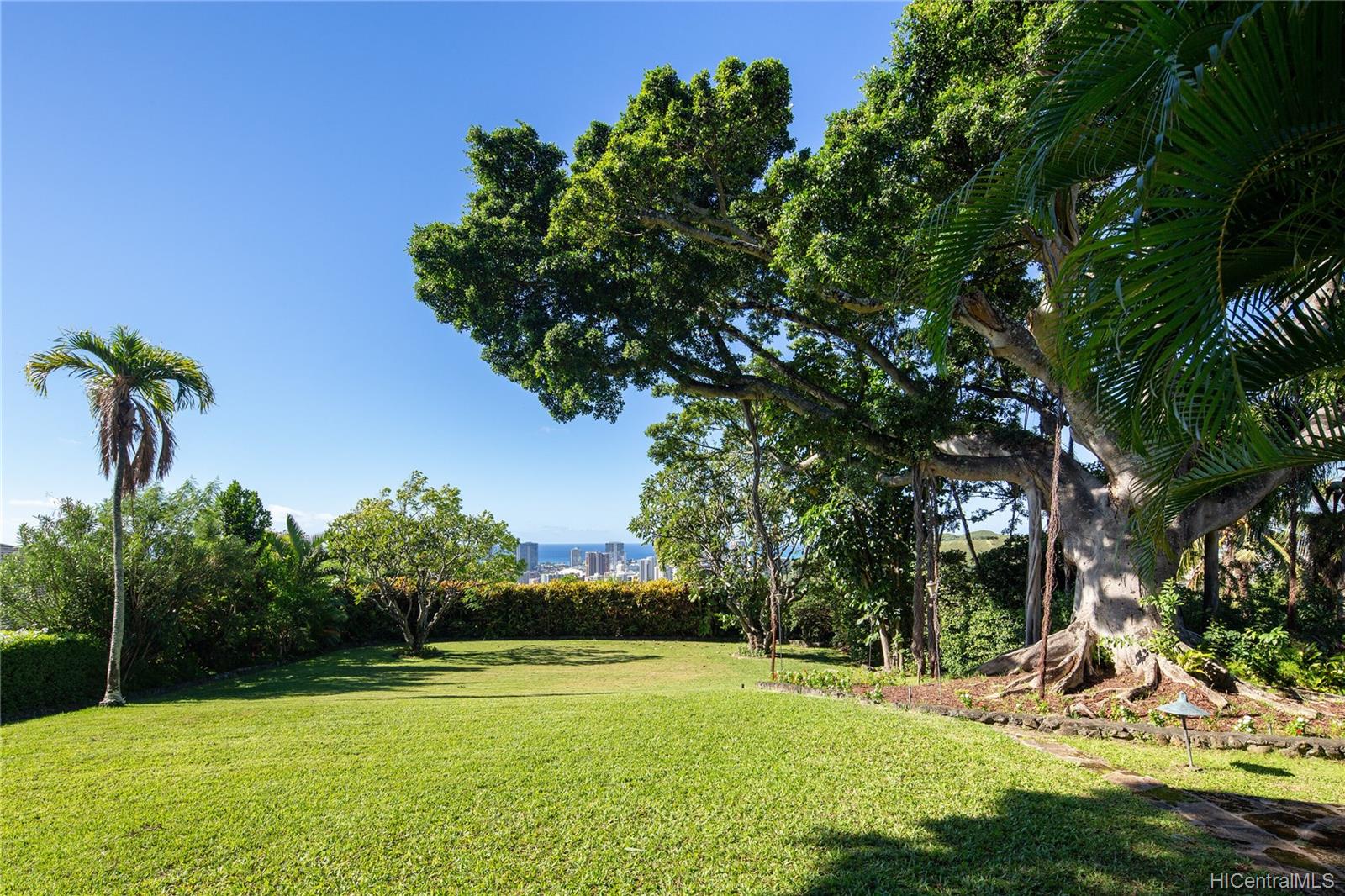 2549B Tantalus Drive Honolulu, HI 96813