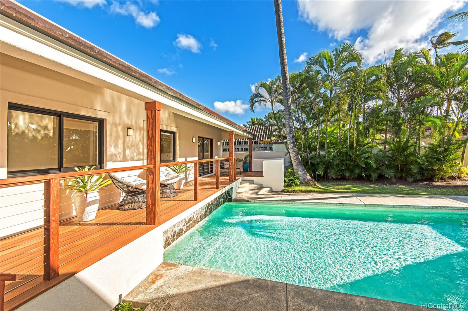 909 Kealaolu Place Honolulu, HI 96816