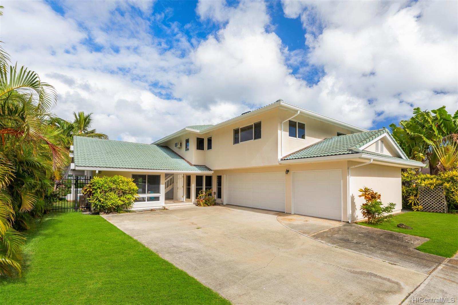 726 Kalanipuu Street Honolulu, HI 96825