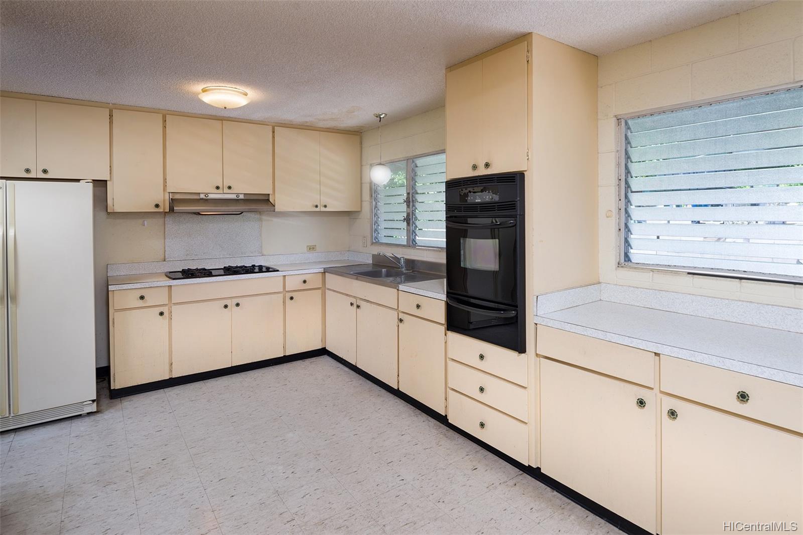 2077 Makiki Place Honolulu, HI 96822