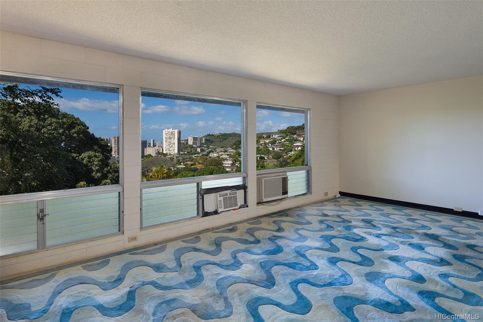 2077 Makiki Place Honolulu, HI 96822