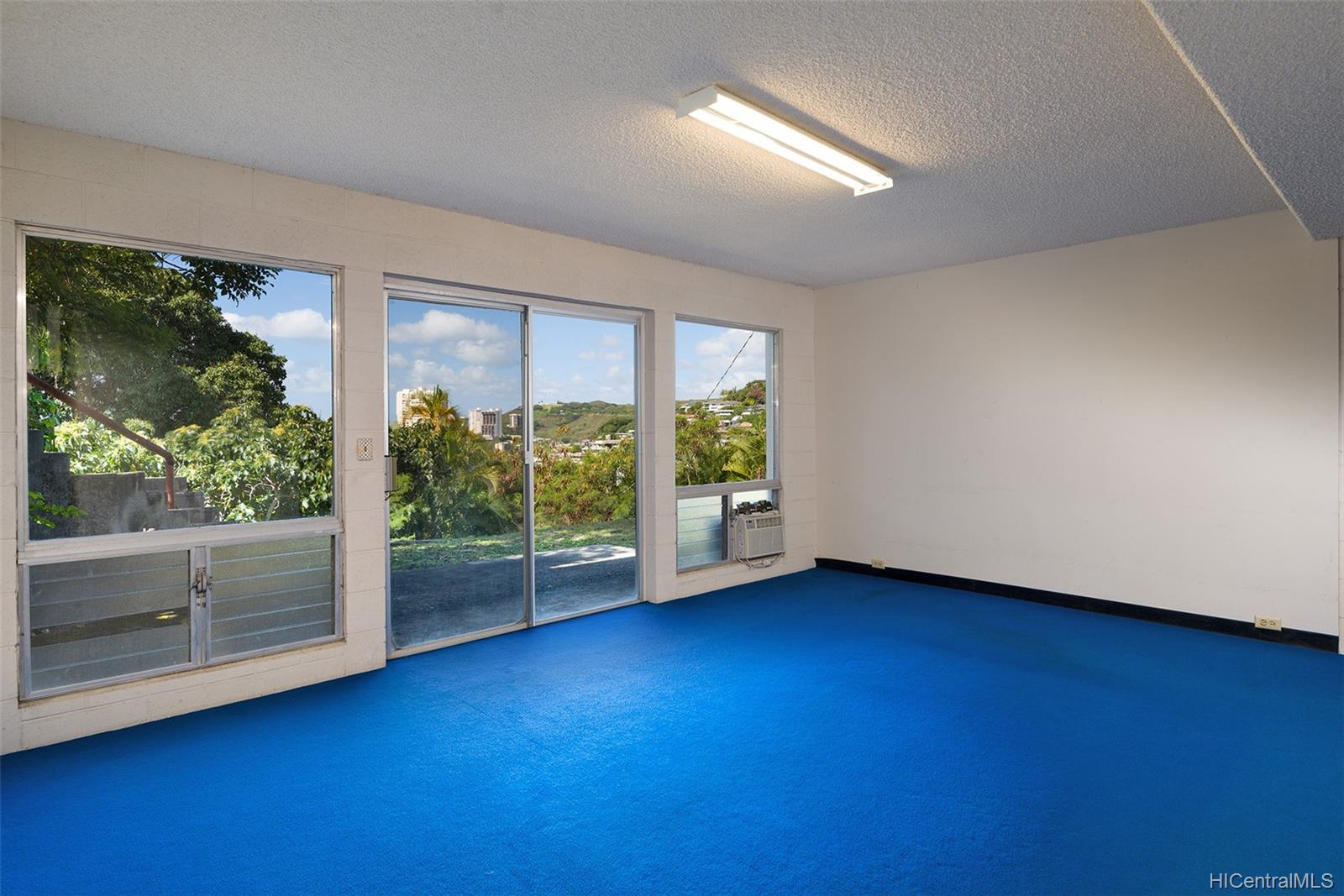 2077 Makiki Place Honolulu, HI 96822