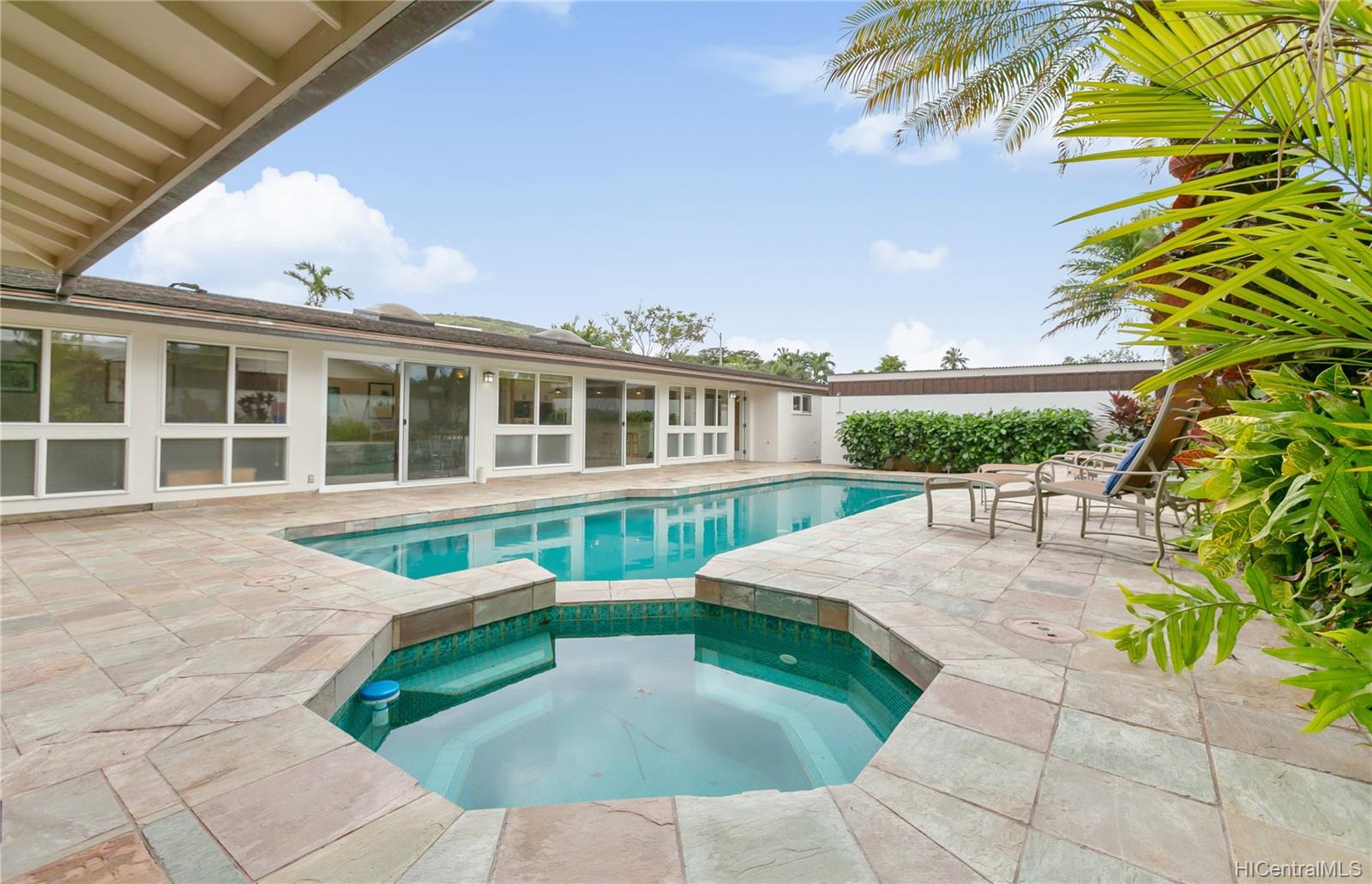 646 Poipu Drive Honolulu, HI 96825