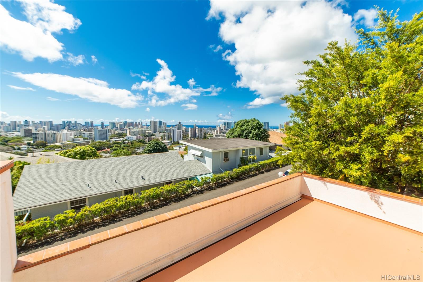 2117 Keeaumoku Street Honolulu, HI 96822