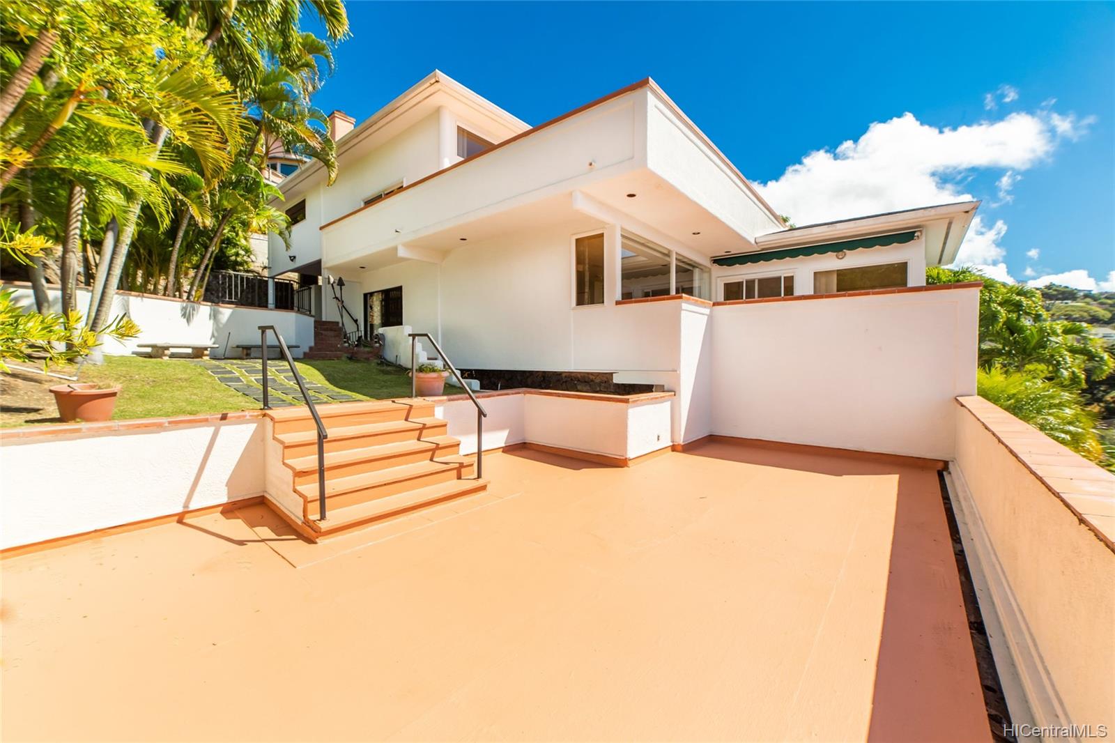 2117 Keeaumoku Street Honolulu, HI 96822