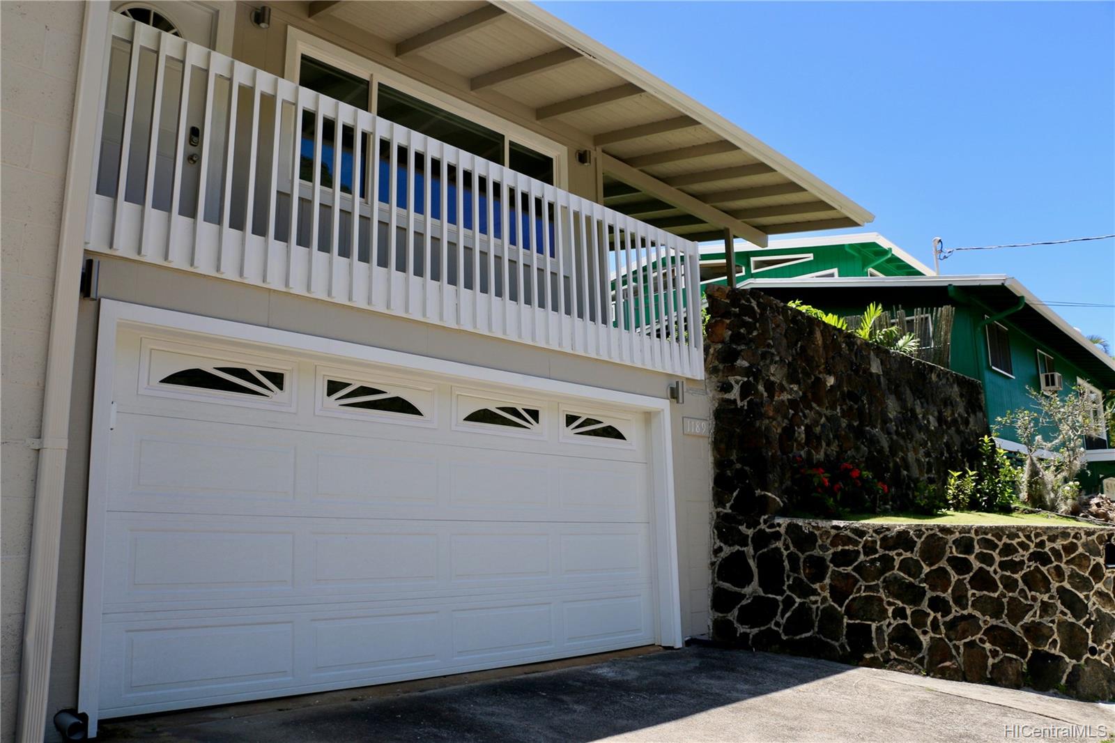 1189 Hind Iuka Drive Honolulu, HI 96821