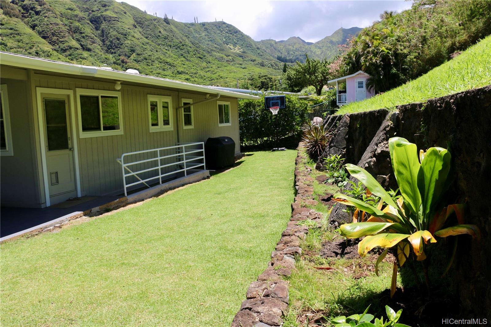 1189 Hind Iuka Drive Honolulu, HI 96821