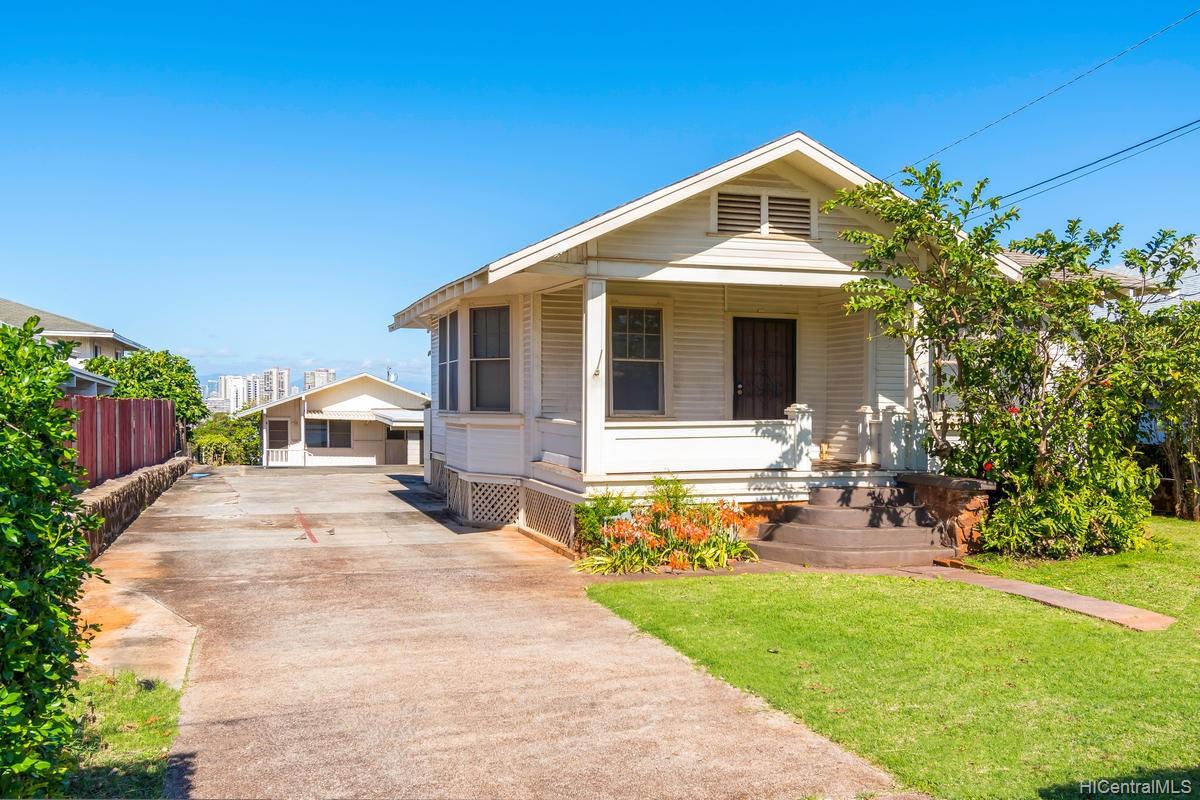 718 9th Avenue Honolulu, HI 96816