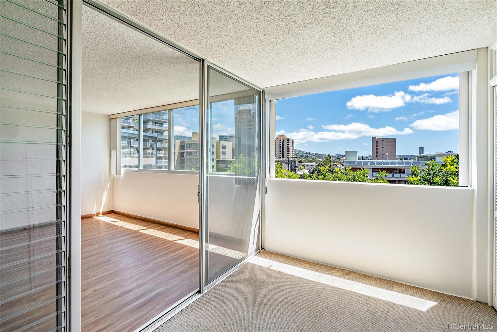 1617 Clark Street #401, Honolulu, HI 96822