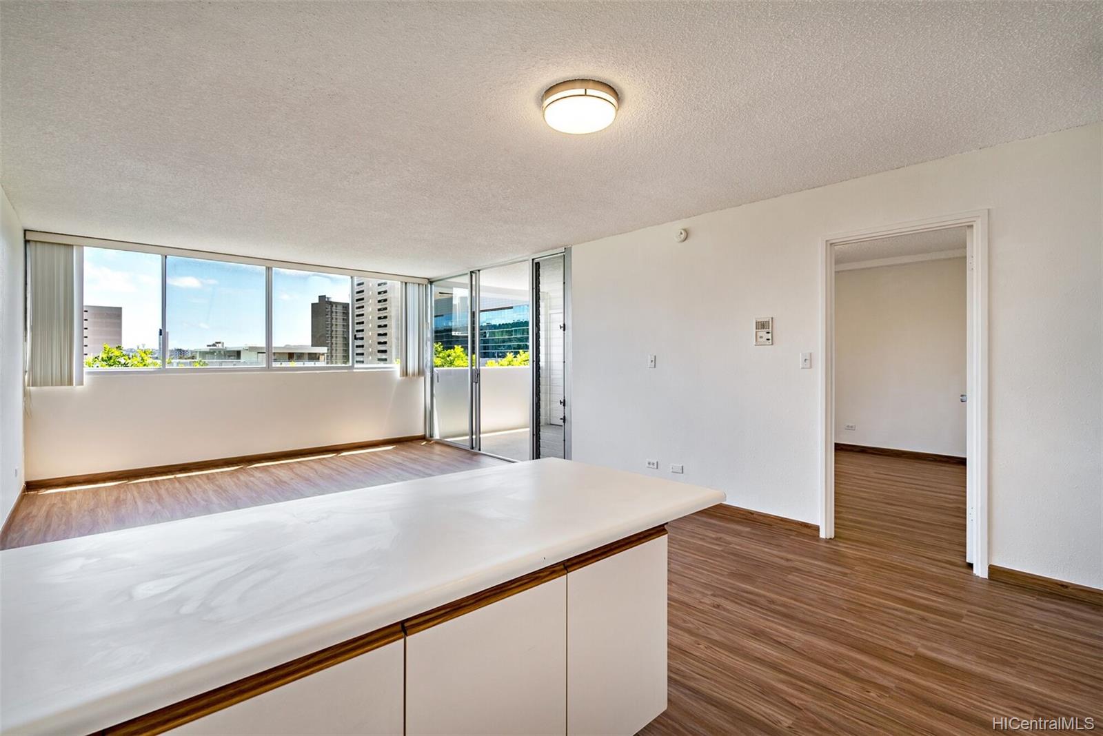 1617 Clark Street #401, Honolulu, HI 96822