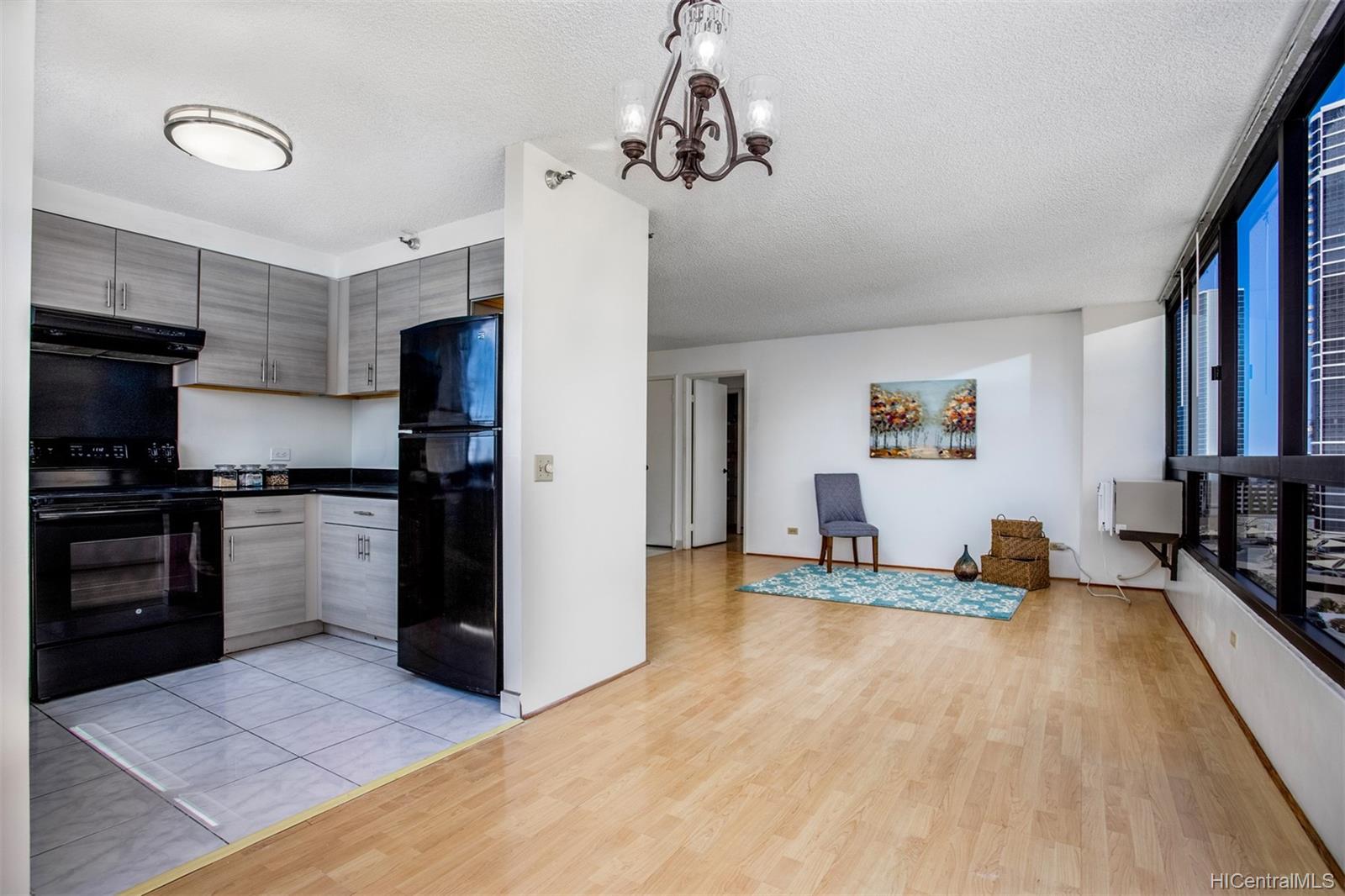 876 Curtis Street #1405, Honolulu, HI 96813