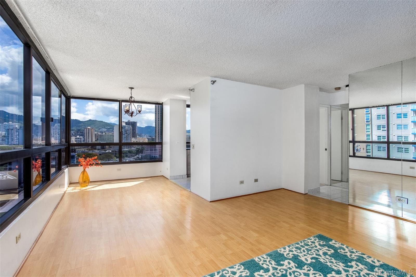 876 Curtis Street #1405, Honolulu, HI 96813