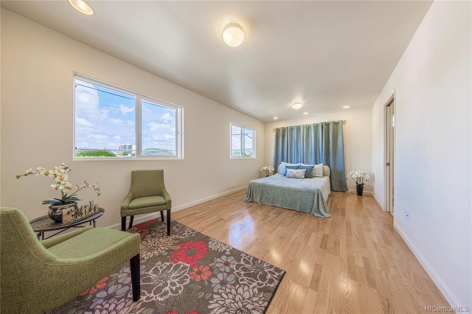 1637 Leilehua Lane Honolulu, HI 96813