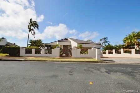 579 Kahiau Loop Honolulu, HI 96821