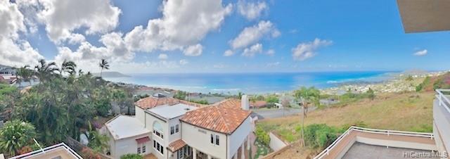 579 Kahiau Loop Honolulu, HI 96821