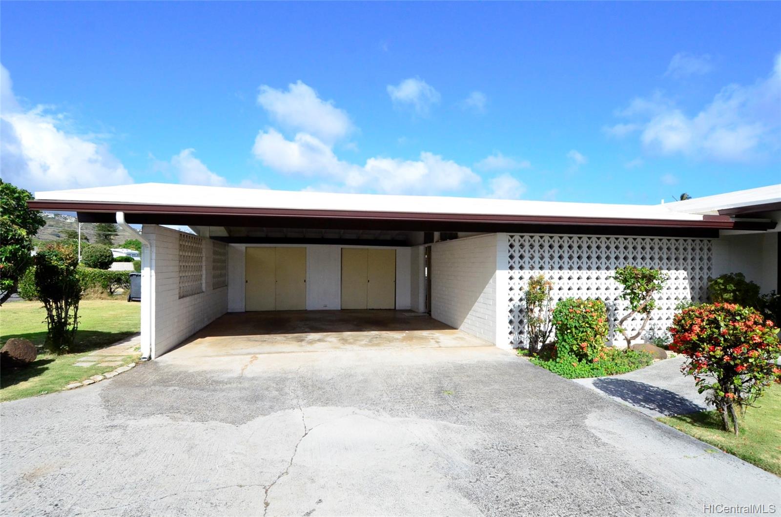 5009 Poola Street Honolulu, HI 96821