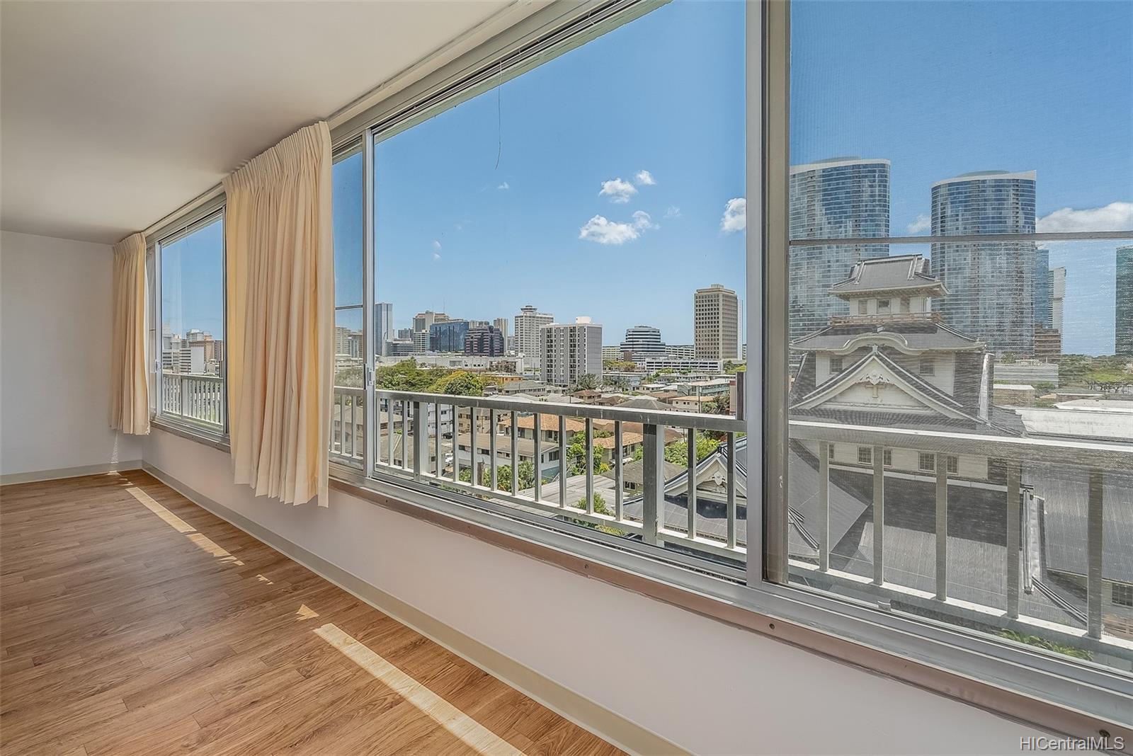 1122 Elm Street #705, Honolulu, HI 96814