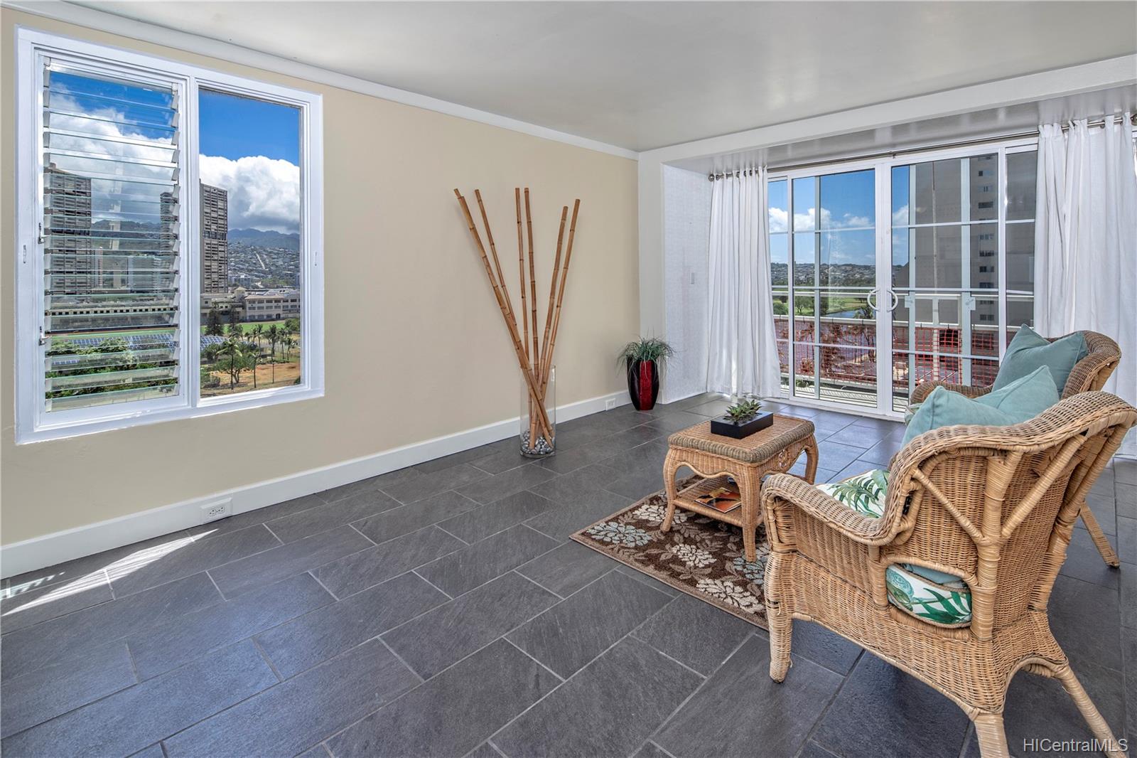 445 Kaiolu Street #911, Honolulu, HI 96815