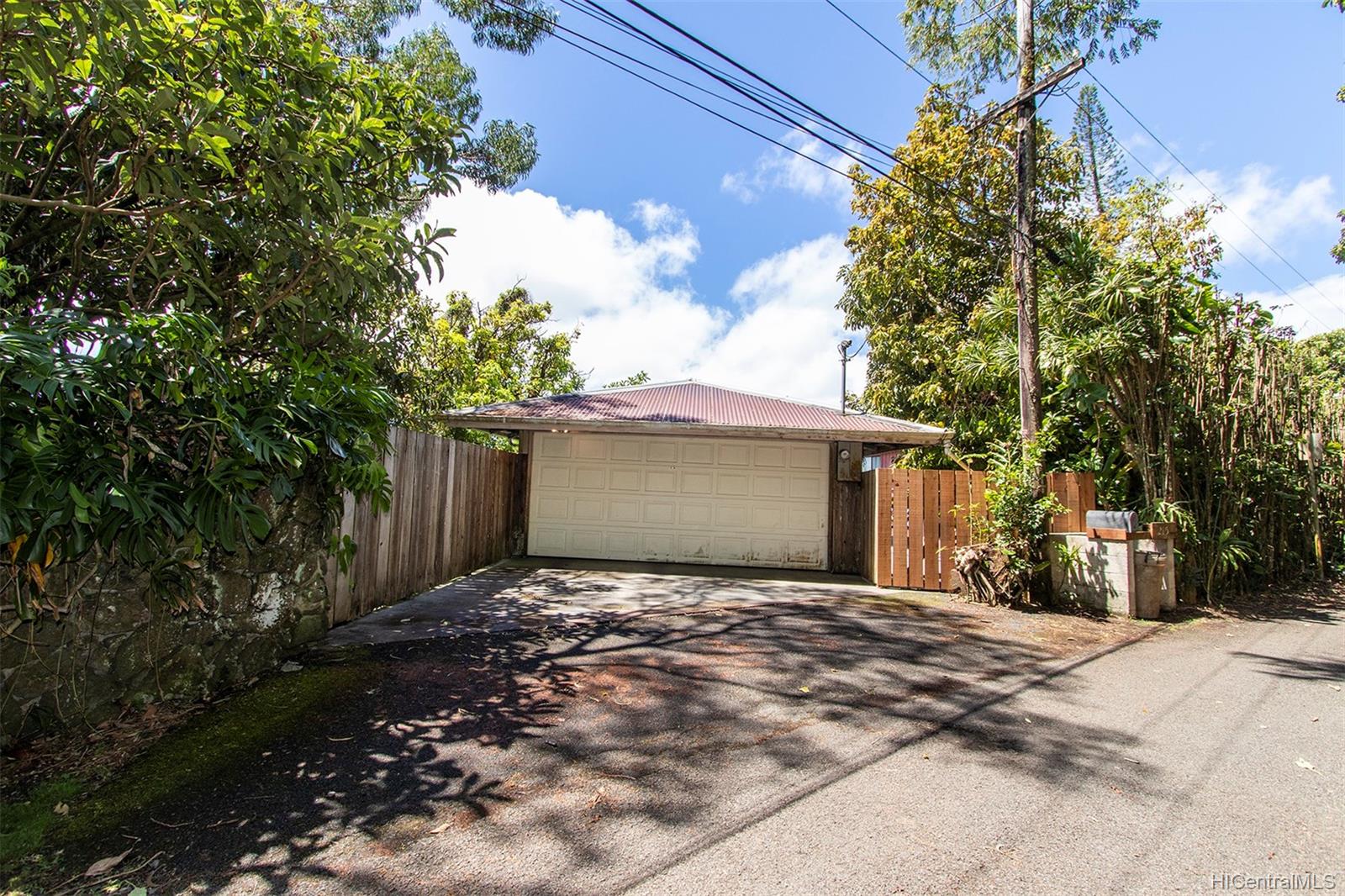 215 Forest Ridge Way Honolulu, HI 96822