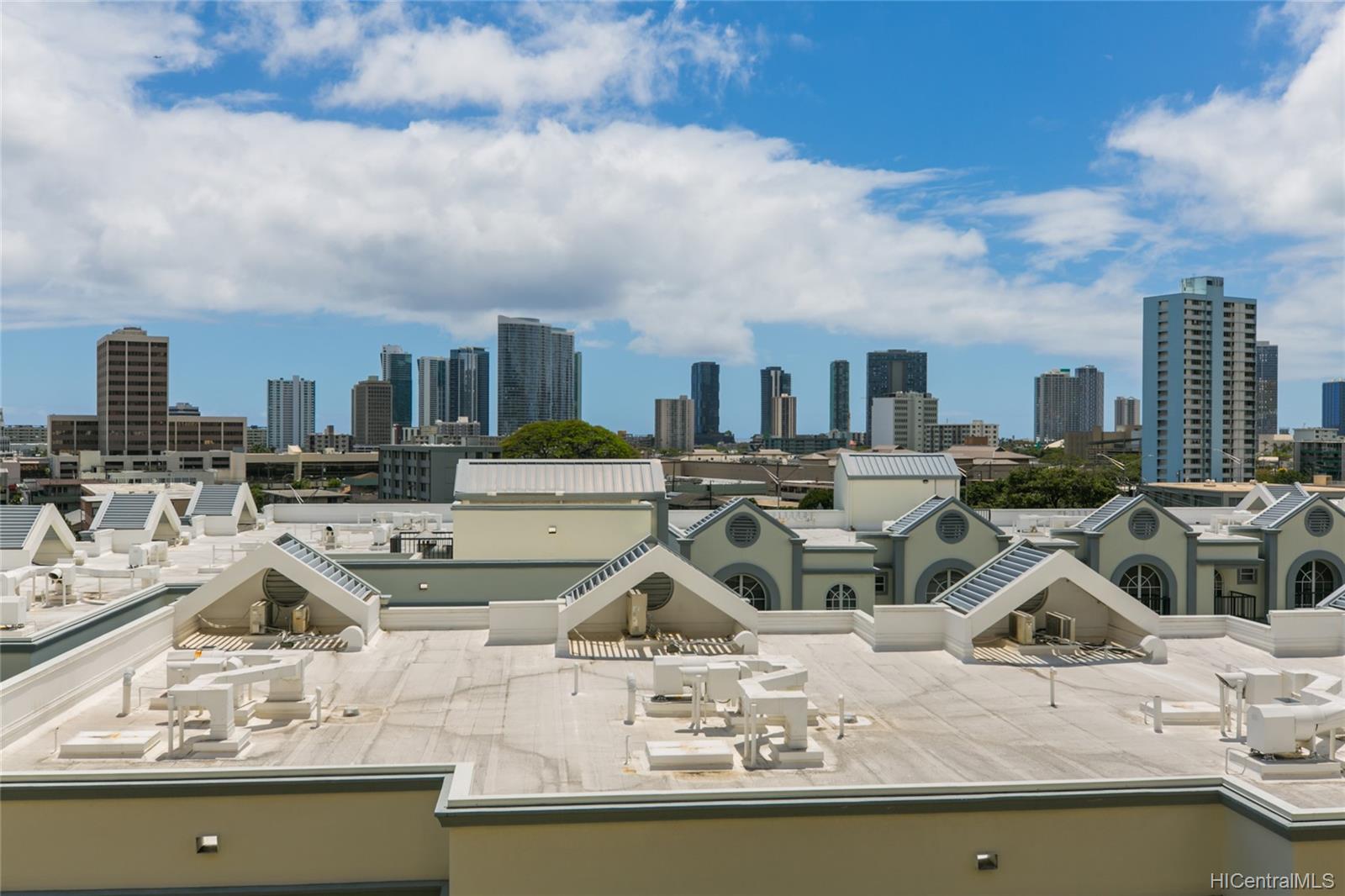 1447 Kewalo Street #606, Honolulu, HI 96822