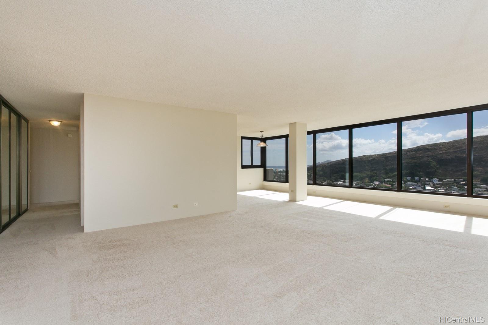 250 Kawaihae Street #18C, Honolulu, HI 96825