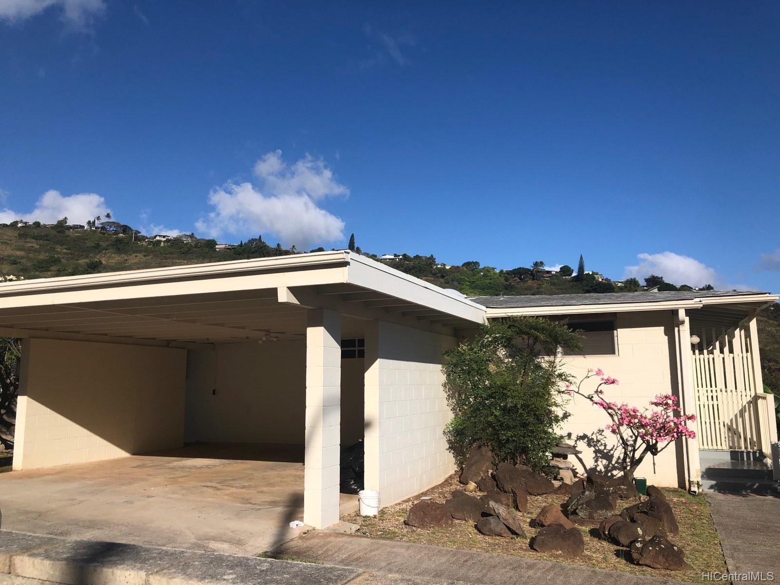 1511 Ahuawa Loop Honolulu, HI 96821