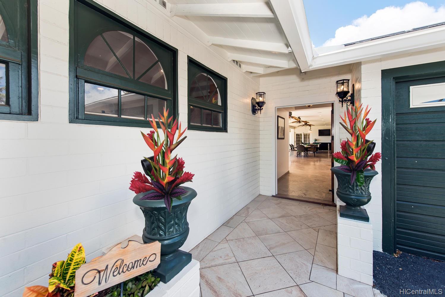 84 Wailupe Circle Honolulu, HI 96821