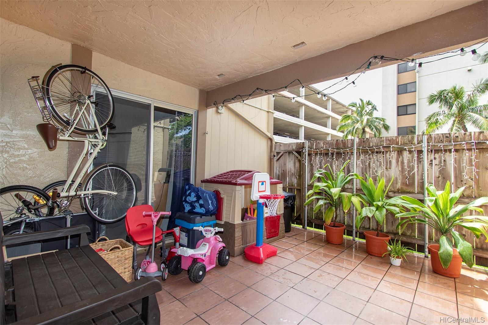 575 Hahaione Street #D103, Honolulu, HI 96825