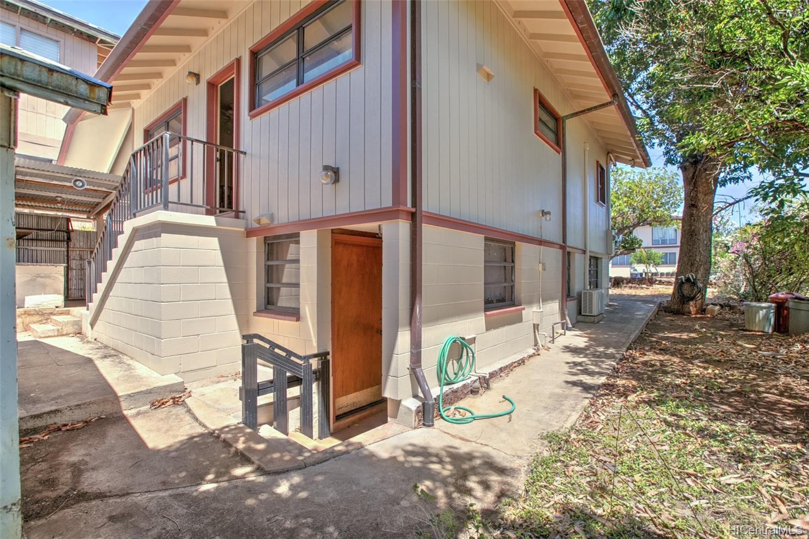 1044 Kikeke Avenue Honolulu, HI 96816