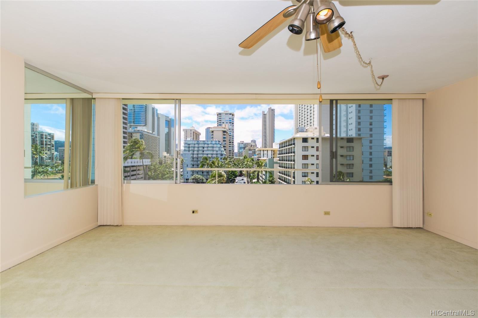 435 Seaside Avenue #708, Honolulu, HI 96815