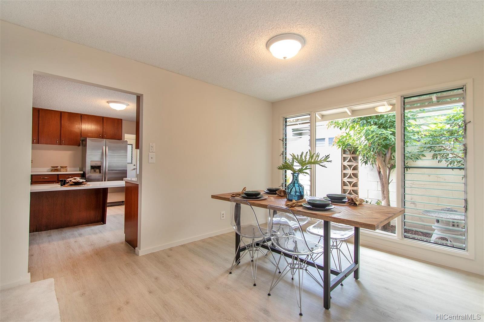 239 Ainahou Street Honolulu, HI 96825