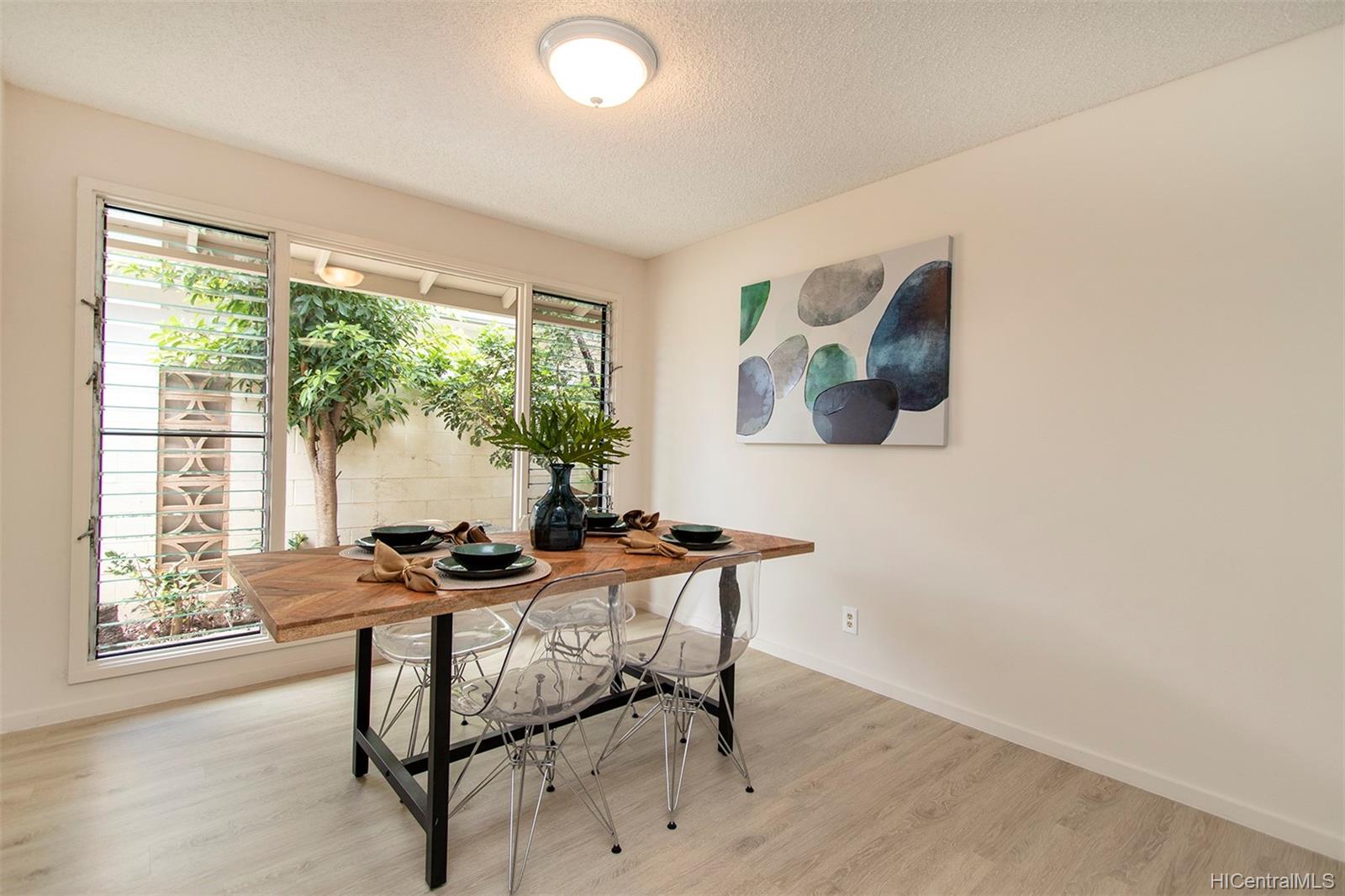 239 Ainahou Street Honolulu, HI 96825