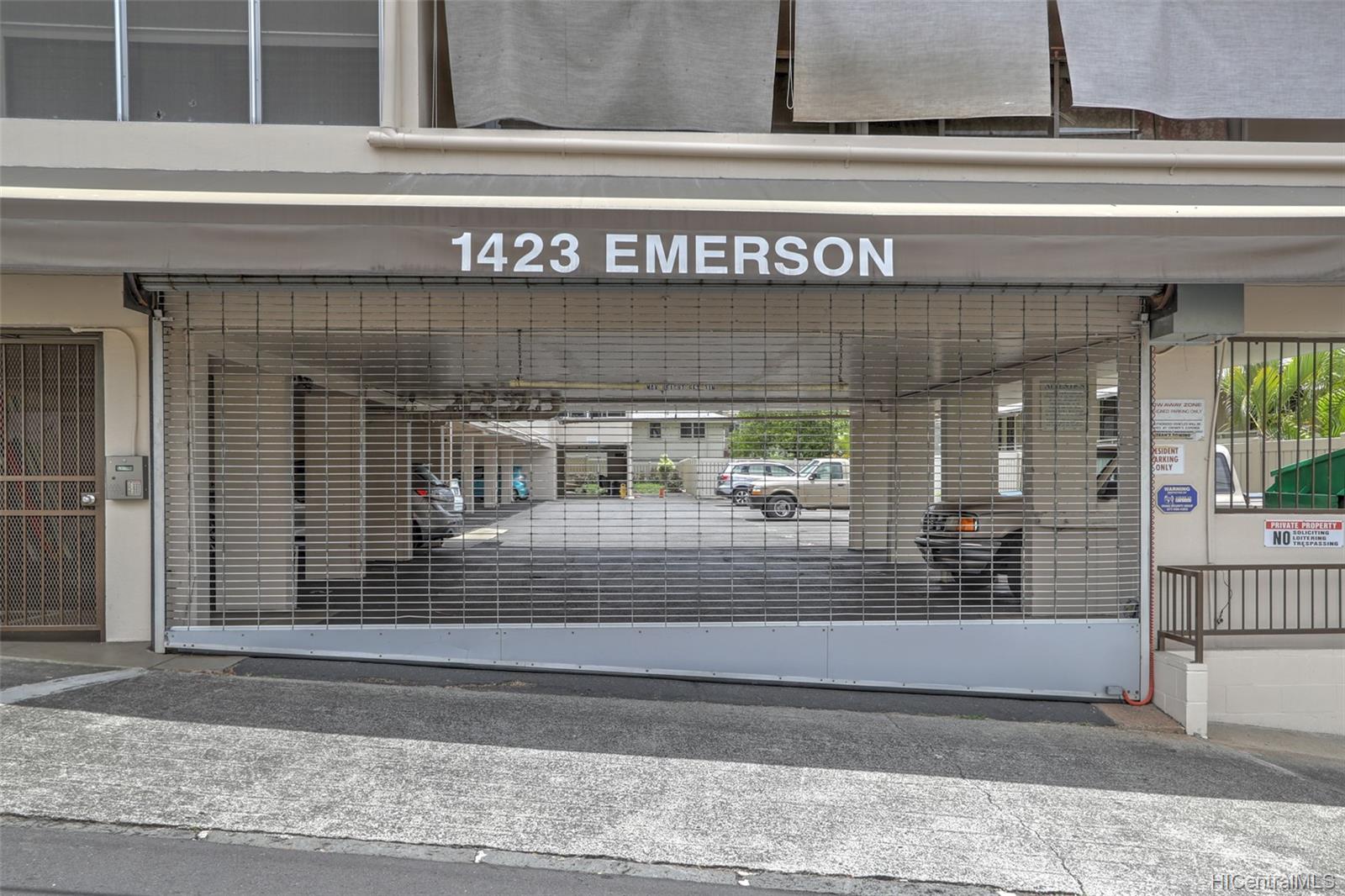 1423 Emerson Street #211, Honolulu, HI 96813