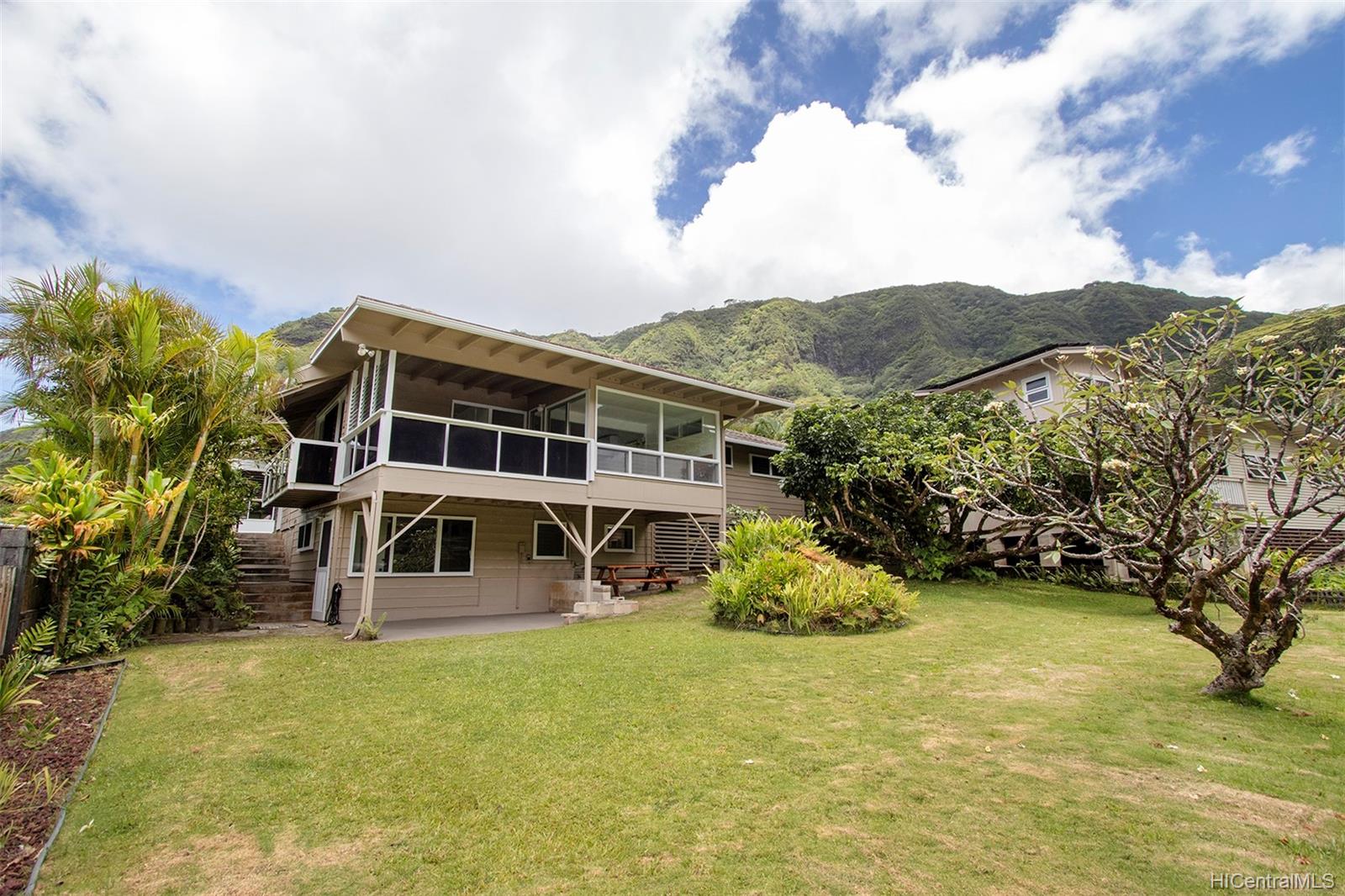 3673 Loulu Street Honolulu, HI 96822