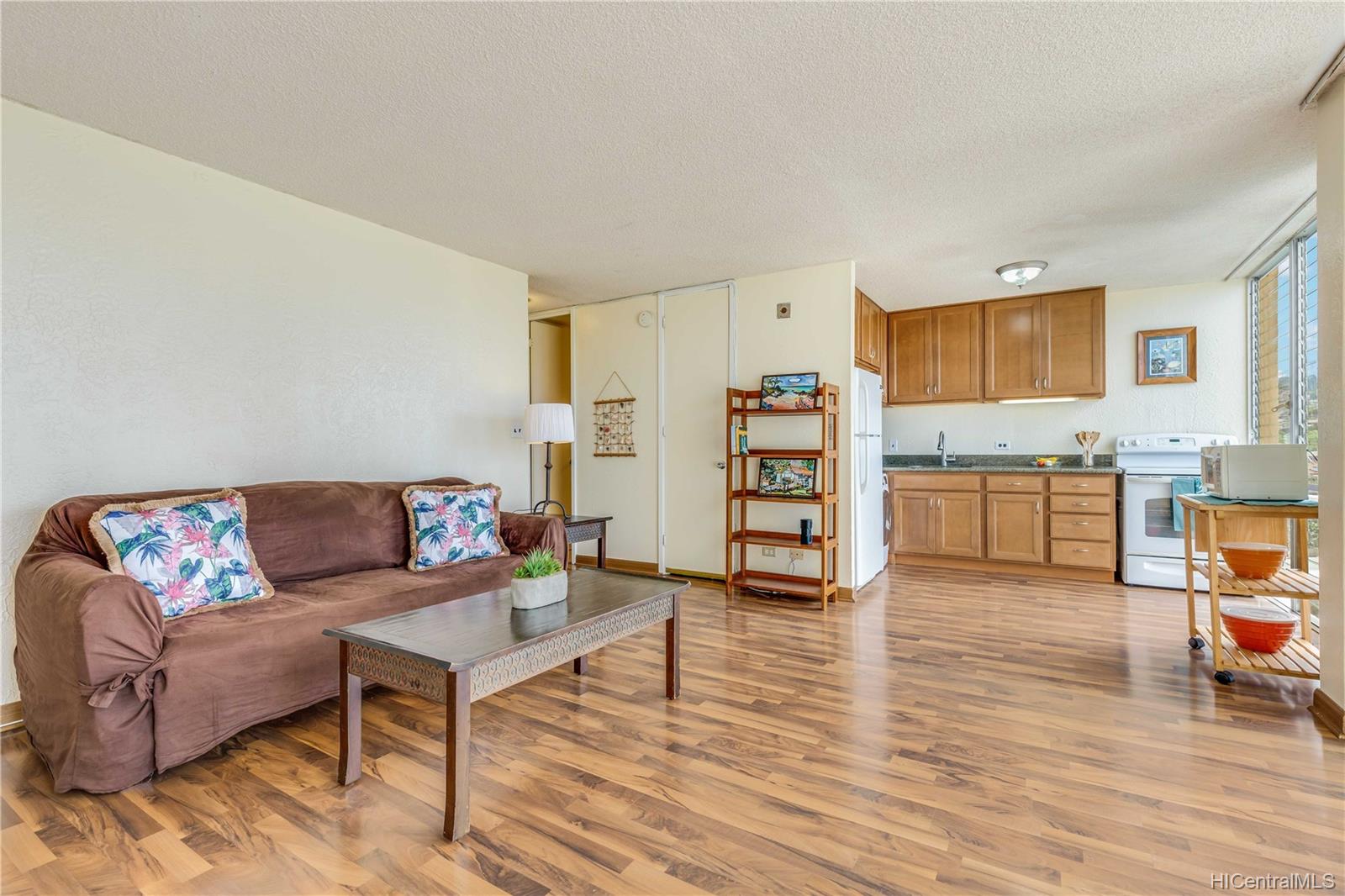 1702 Kewalo Street #807, Honolulu, HI 96822