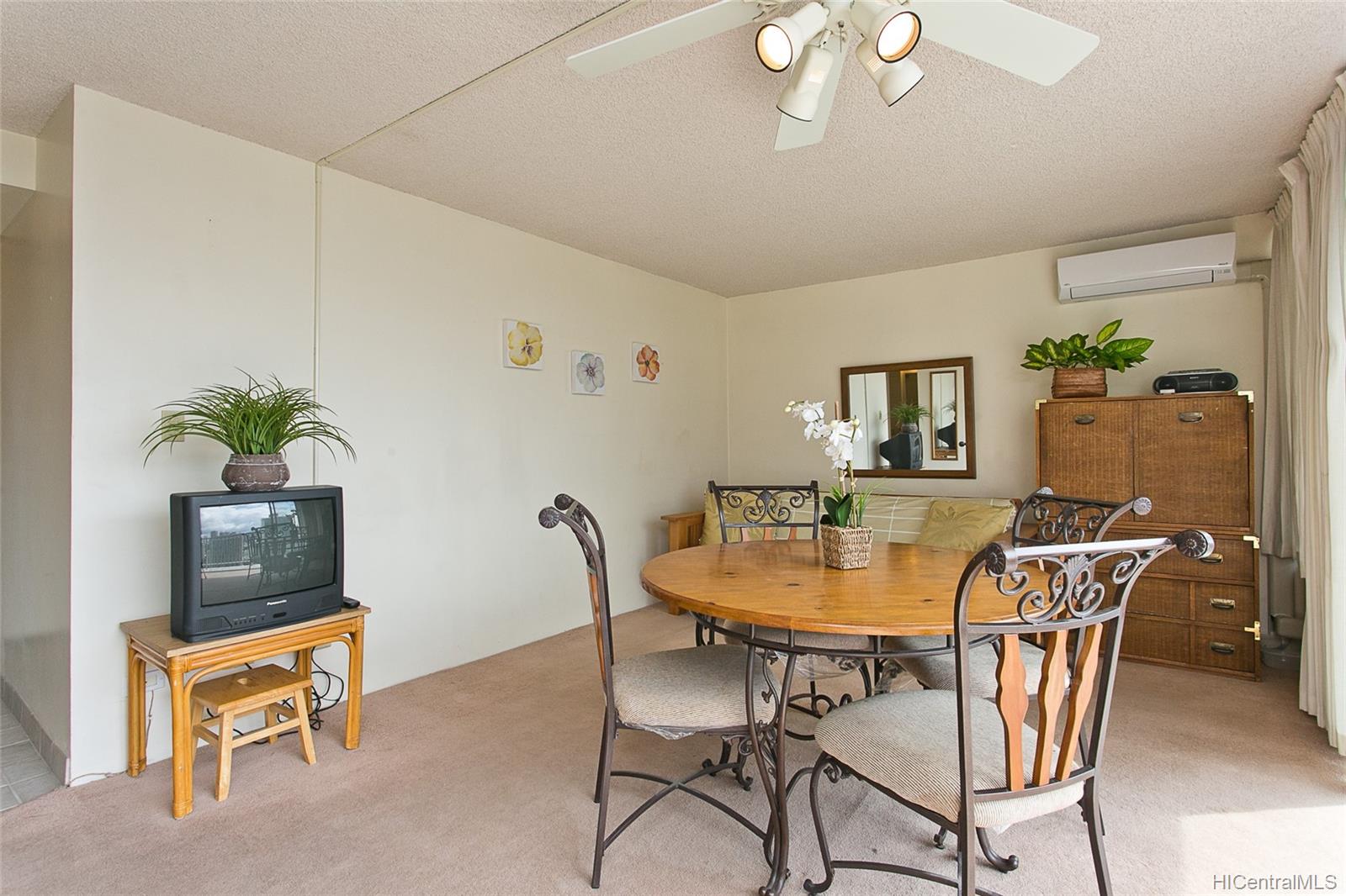 2427 Kuhio Avenue #1805, Honolulu, HI 96815