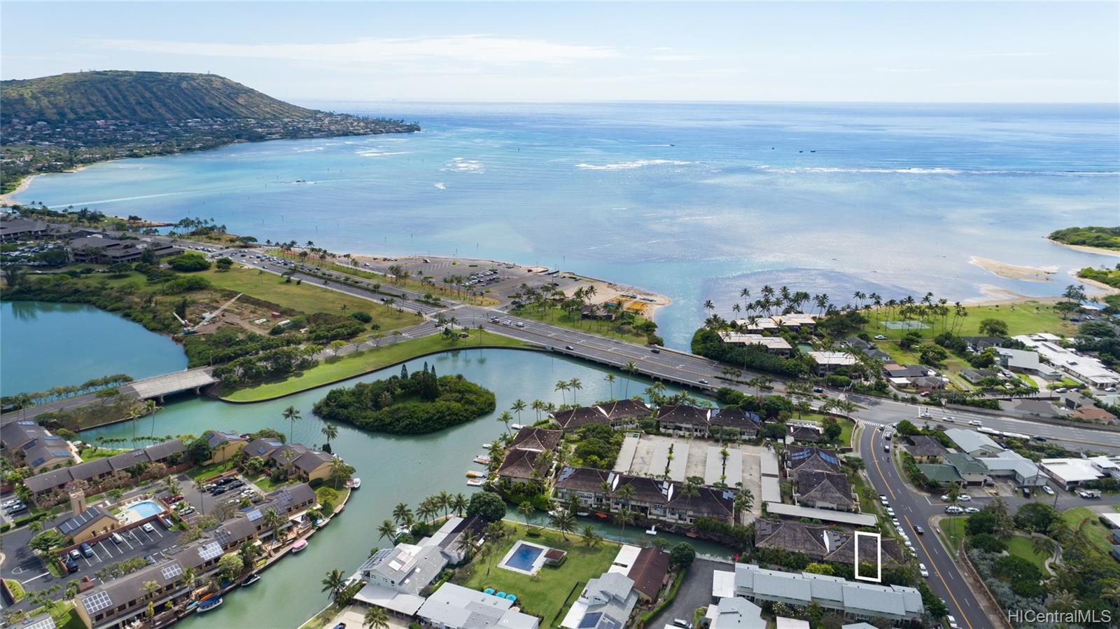 Gateway Peninsula 213 Kawaihae Street #E5, Honolulu, HI 96825