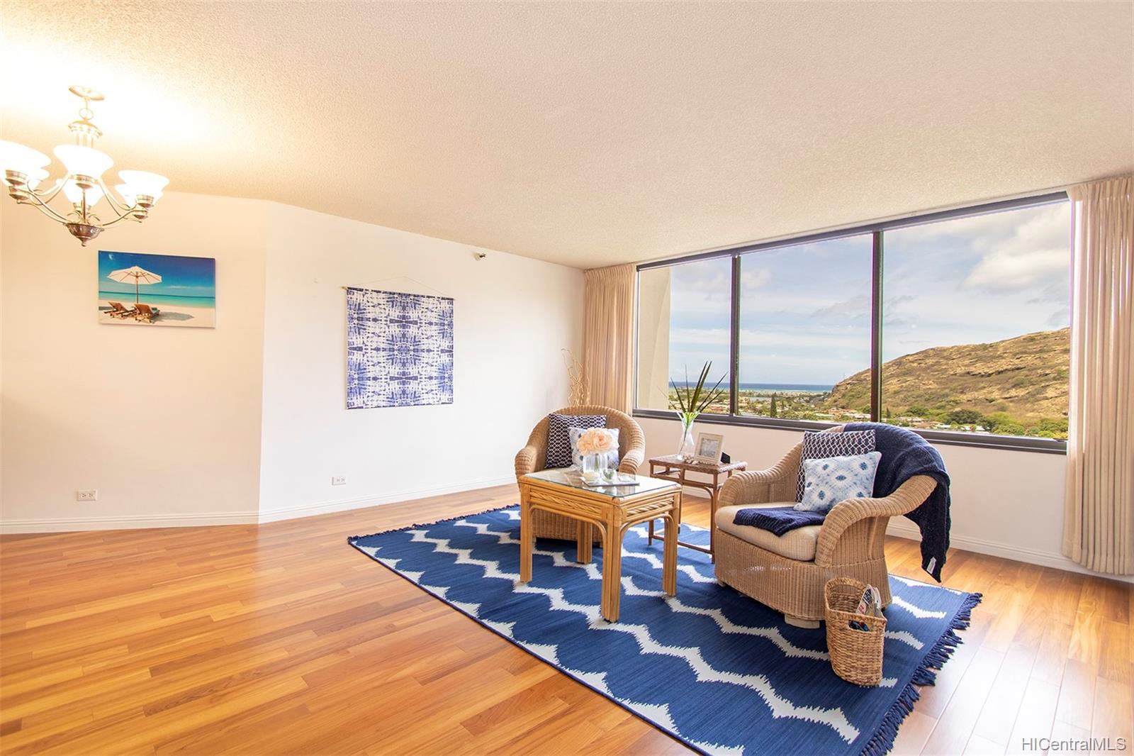 555 Hahaione Street #11F, Honolulu, HI 96825