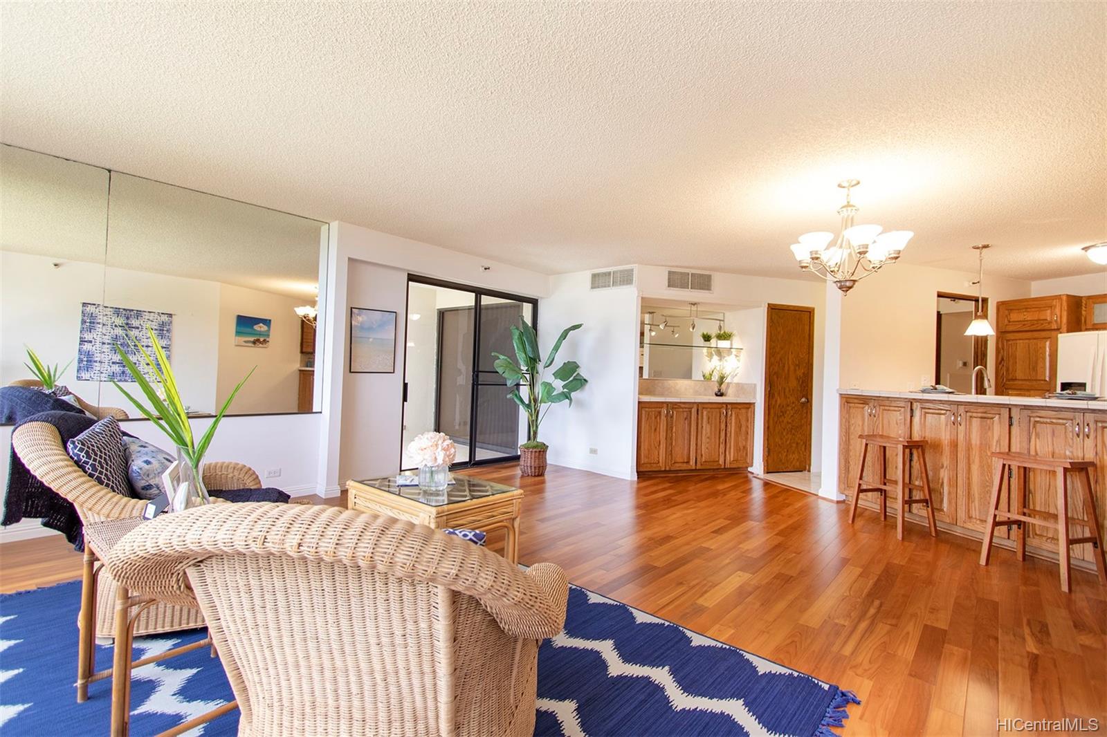 555 Hahaione Street #11F, Honolulu, HI 96825