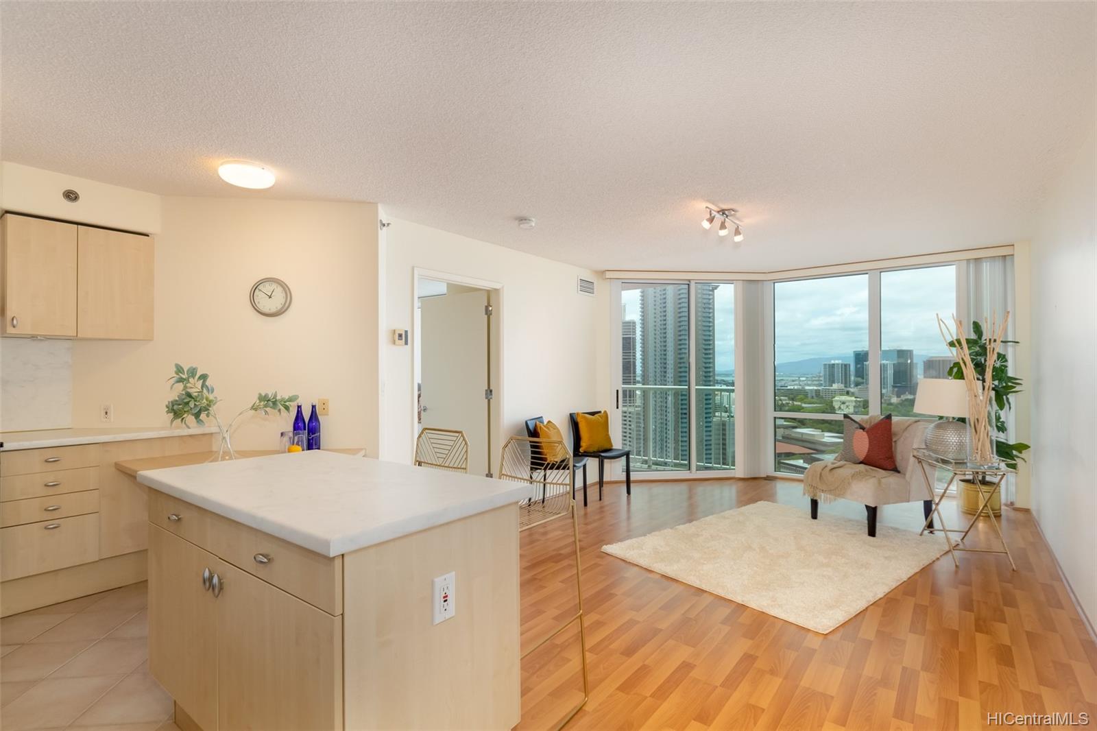 801 King Street #2406, Honolulu, HI 96813